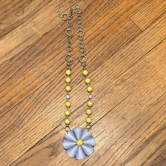 Jewelry - Handmade • upcycled tin daisy 🌼 beaded necklace